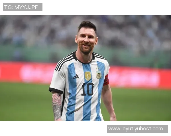 梅西巧妙观察对手防守时机精准助攻展现超凡球技